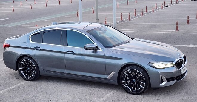 BMW 530e-13