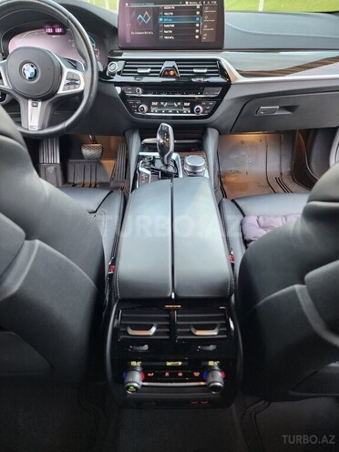 BMW 530e-15