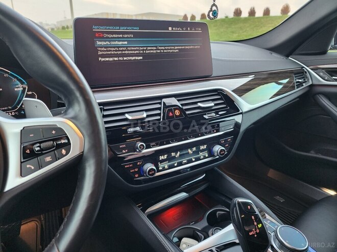 BMW 530e-21