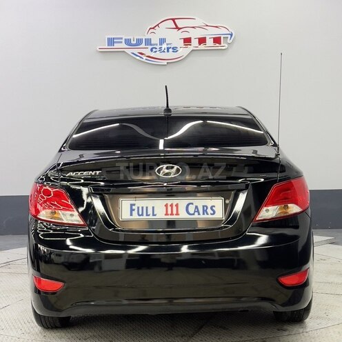 Hyundai Accent-4