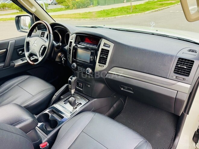 Mitsubishi Pajero 2017, 132,000 km - 3.0 л - Bakı