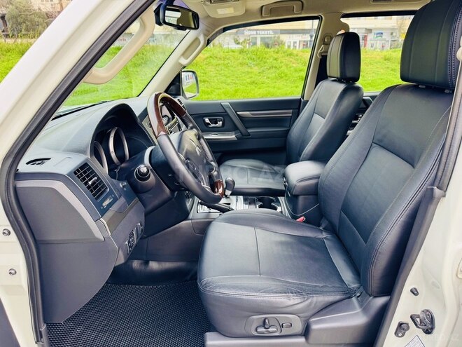 Mitsubishi Pajero 2017, 132,000 km - 3.0 л - Bakı