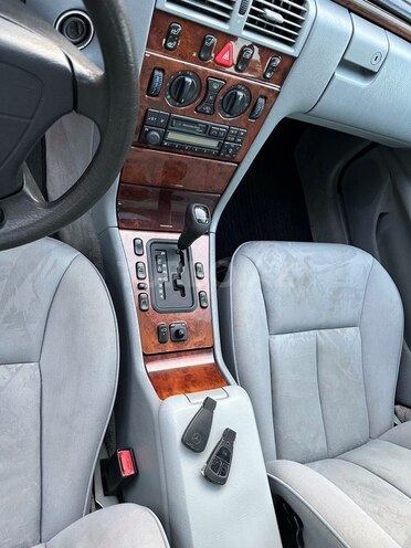 Mercedes E 240 1998, 142,000 km - 2.4 л - Bakı
