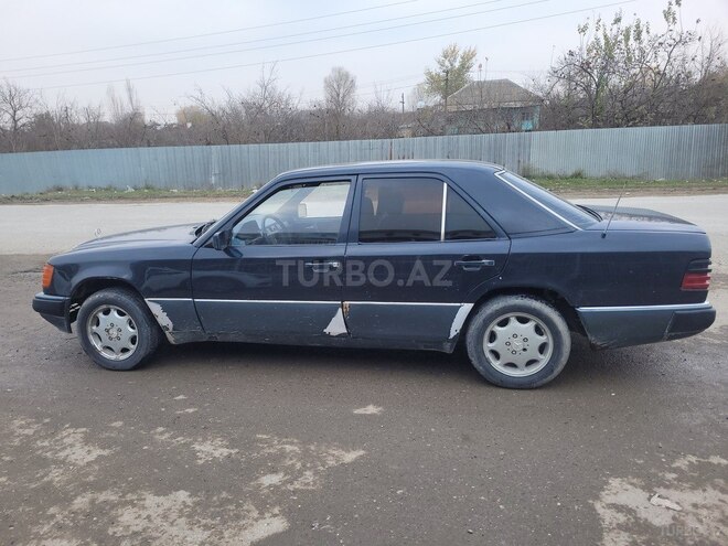 Mercedes E 200 d 1990, 444,567 km - 2.0 l - Sabirabad