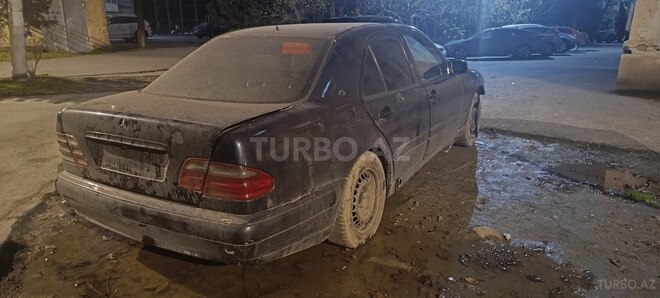 Mercedes E 220 d 1999, 342,567 km - 2.2 л - Sumqayıt