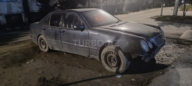 Mercedes E 220 d 1999, 342,567 km - 2.2 л - Sumqayıt