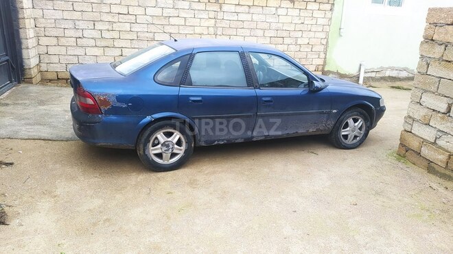 Opel Vectra 1995, 300,000 km - 2.0 l - Bakı