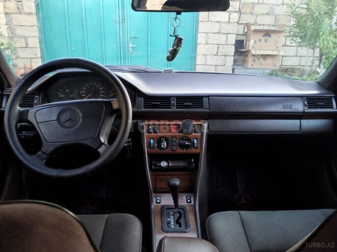 Mercedes E 220 1995, 531,000 km - 2.2 l - Sumqayıt