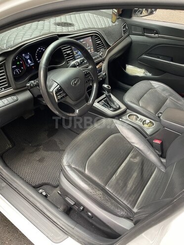 Hyundai Avante 2015, 228,000 km - 1.6 l - Bakı