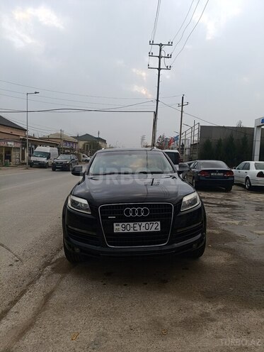 Audi Q7-1