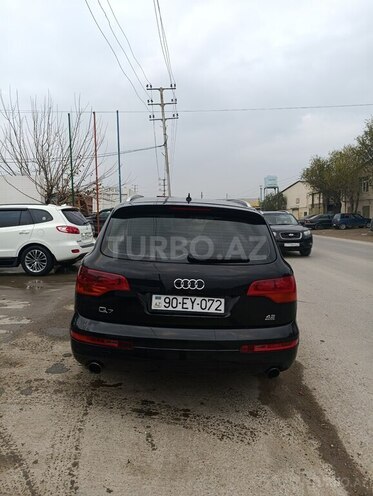 Audi Q7-4