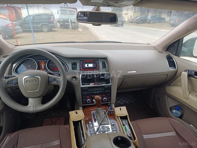 Audi Q7-5