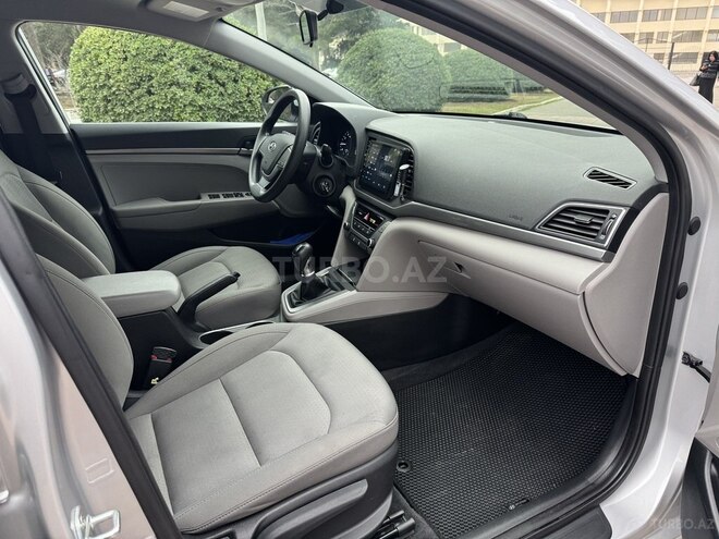 Hyundai Elantra 2018, 80,000 km - 2.0 l - Bakı
