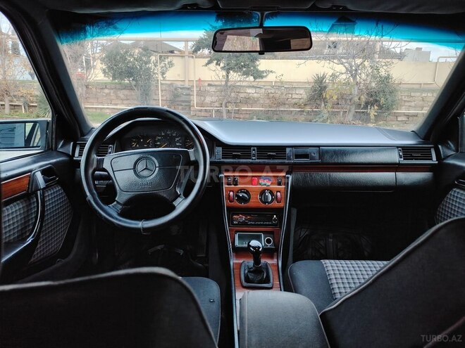 Mercedes E 200 d 1993, 370,000 km - 2.0 l - Bakı