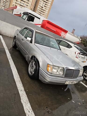 Mercedes E 200 1991, 499,454 km - 2.0 l - Quba