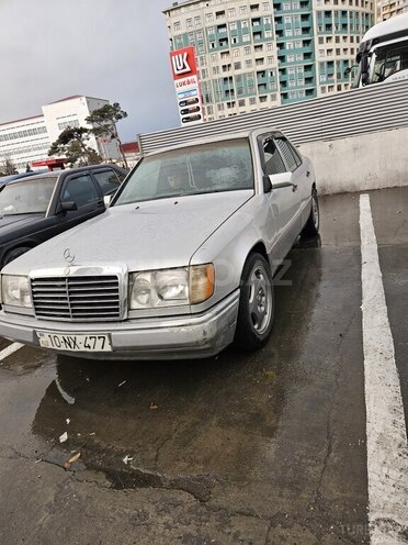 Mercedes E 200 1991, 499,454 km - 2.0 l - Quba