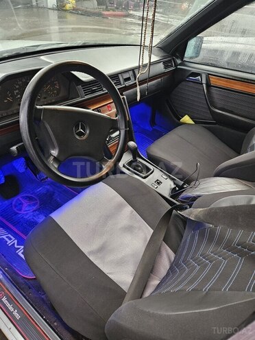 Mercedes E 200 1991, 499,454 km - 2.0 l - Quba
