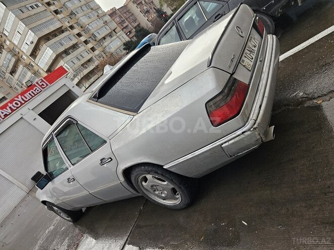 Mercedes E 200 1991, 499,454 km - 2.0 l - Quba