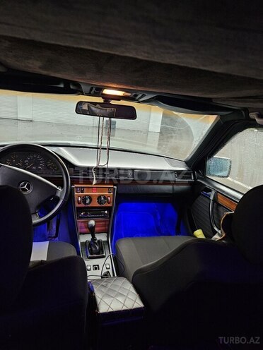 Mercedes E 200 1991, 499,454 km - 2.0 l - Quba