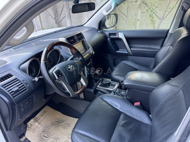 Toyota Land Cruiser Prado-4