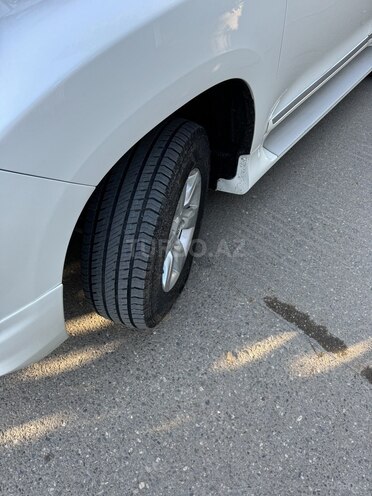 Toyota Land Cruiser Prado-6