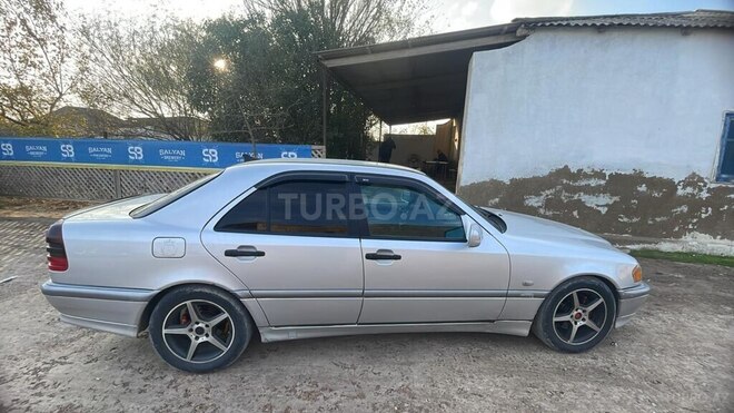 Mercedes C 220 d 1999, 335,000 km - 2.2 л - Bakı