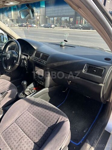Volkswagen Golf 2001, 28,800 km - 2.0 l - Sumqayıt
