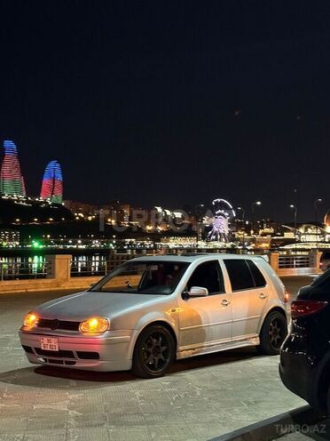 Volkswagen Golf 2001, 28,800 km - 2.0 l - Sumqayıt