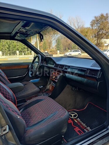 Mercedes E 200 1992, 413,094 km - 2.0 л - Sumqayıt