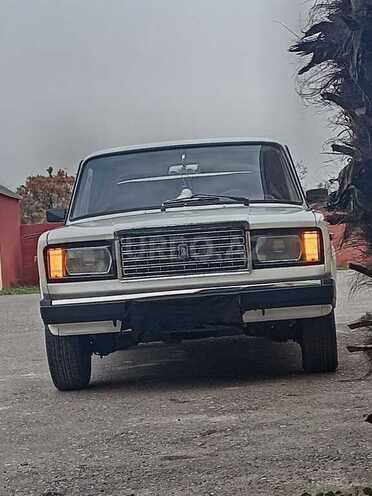 LADA (VAZ) 2107 2004, 58,000 km - 1.6 l - Salyan