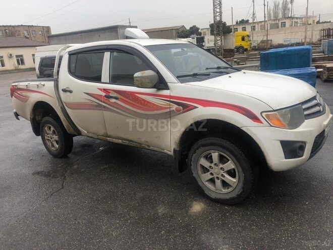 Mitsubishi L200 2008, 325,000 km - 2.5 l - Bakı
