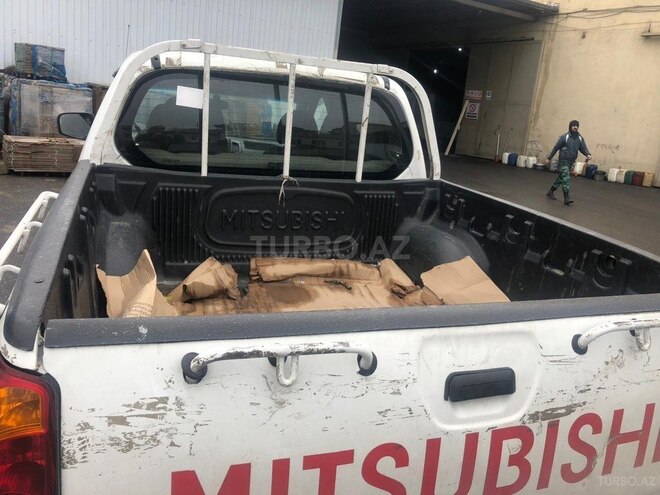 Mitsubishi L200 2008, 325,000 km - 2.5 l - Bakı