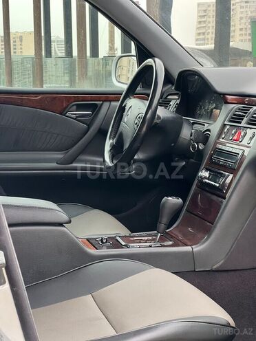 Mercedes E 220 d 2001, 342,000 km - 2.2 l - Bakı