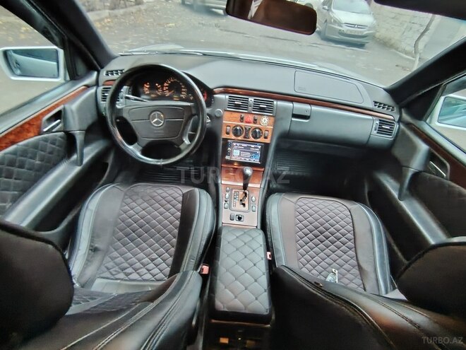 Mercedes E 220 d 1999, 245,000 km - 2.2 л - Bakı