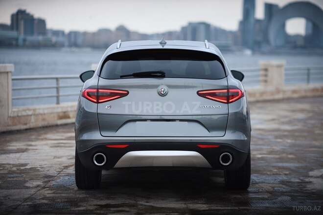 Alfa Romeo Stelvio-4