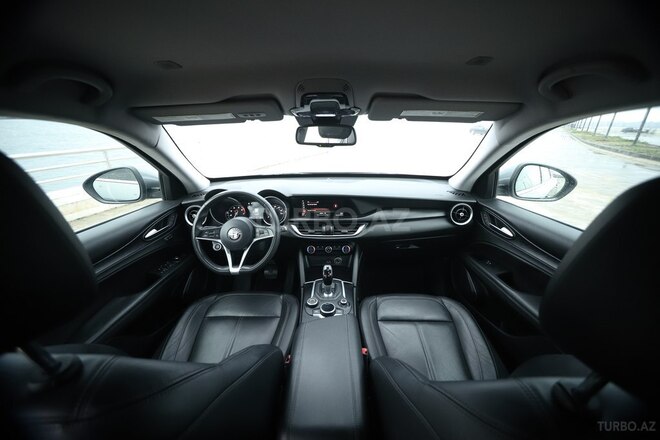 Alfa Romeo Stelvio-13