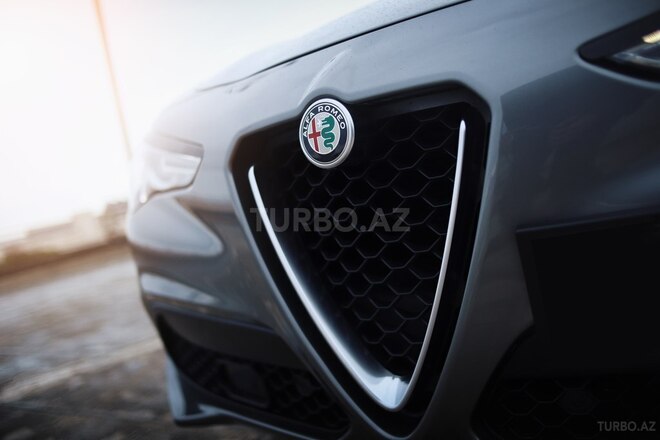 Alfa Romeo Stelvio-8
