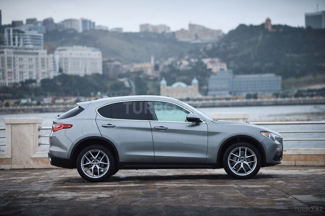 Alfa Romeo Stelvio-7
