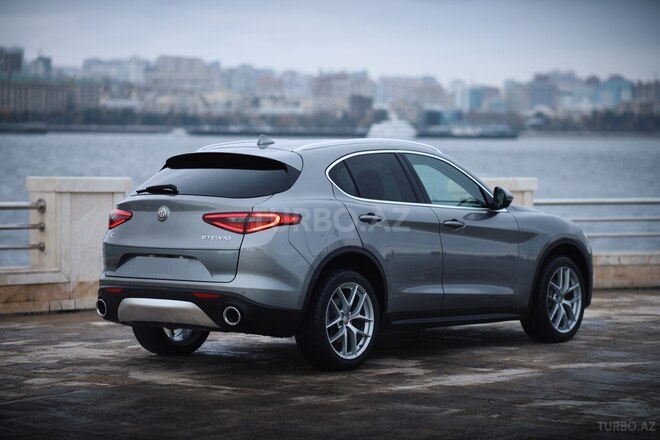 Alfa Romeo Stelvio-6