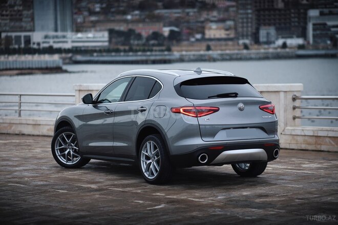 Alfa Romeo Stelvio-5