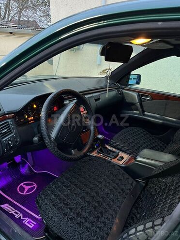 Mercedes E 200 1997, 402,000 km - 2.0 l - Bakı