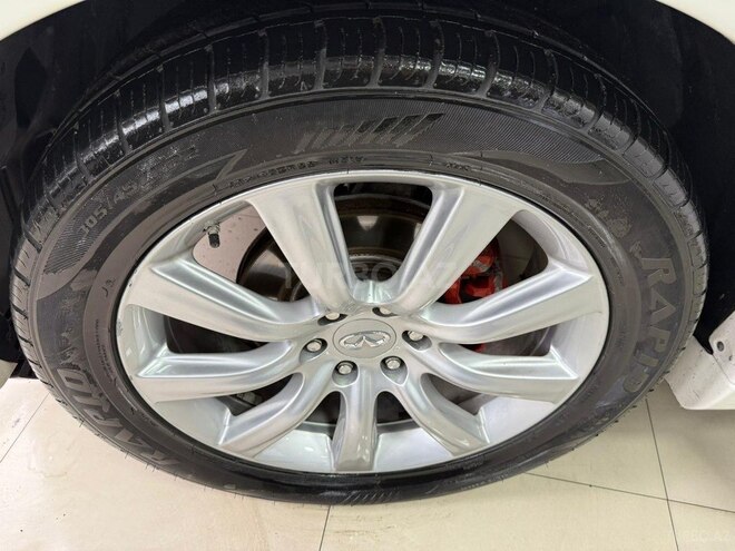 Infiniti QX80-22