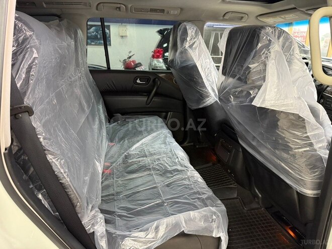 Infiniti QX80-11
