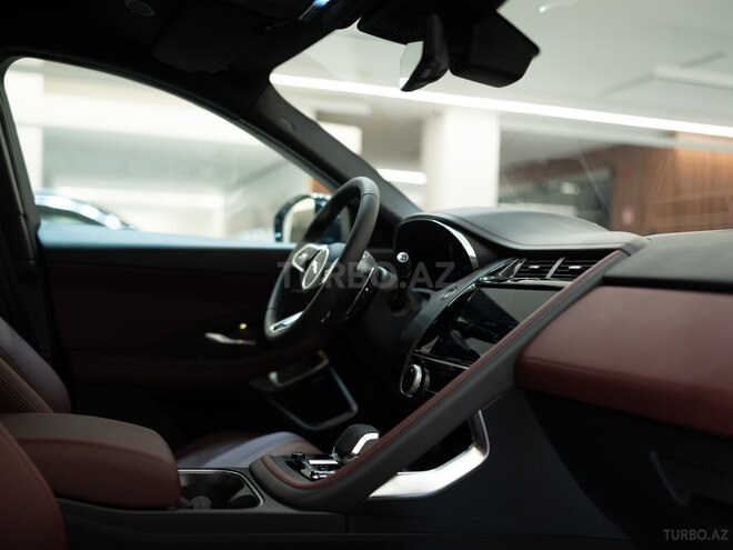 Jaguar E-Pace-8