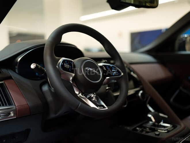 Jaguar E-Pace-12