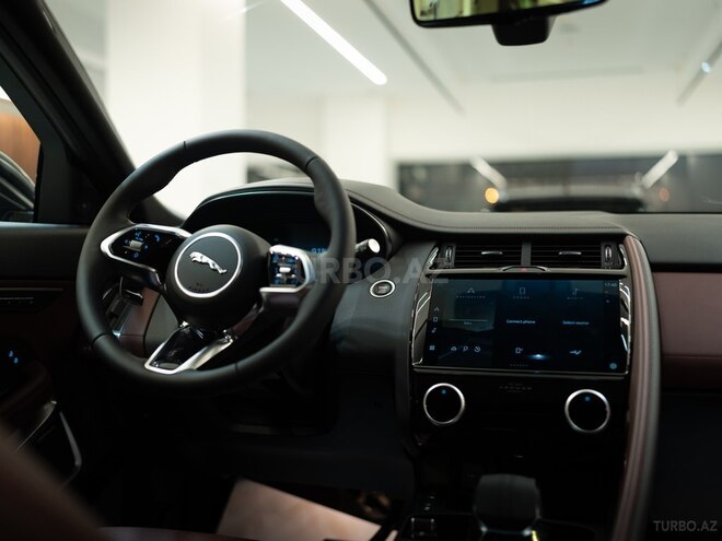 Jaguar E-Pace-9