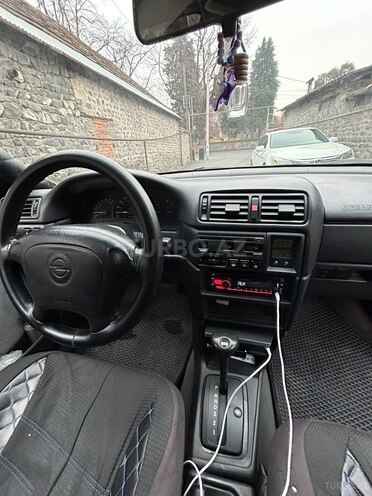 Opel Vectra 1994, 400,000 km - 2.0 l - Qax