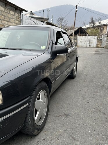 Opel Vectra 1994, 400,000 km - 2.0 l - Qax
