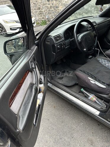 Opel Vectra 1994, 400,000 km - 2.0 l - Qax