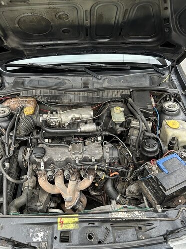 Opel Vectra 1994, 400,000 km - 2.0 l - Qax